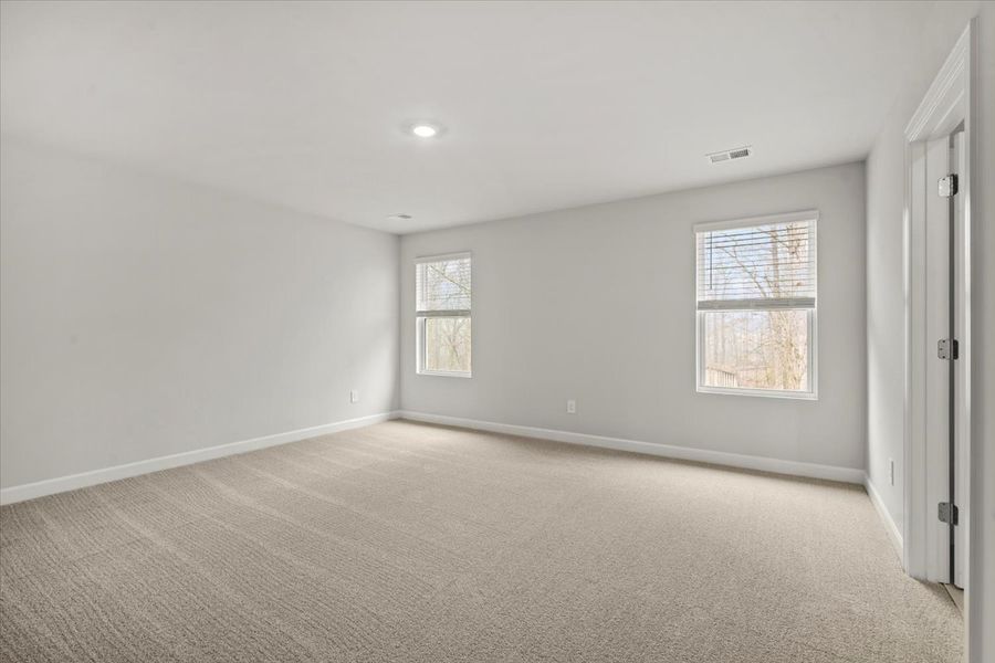 Spacious, unfurnished interior of a new home in Shiloh Valley, Piedmont (Image 19).