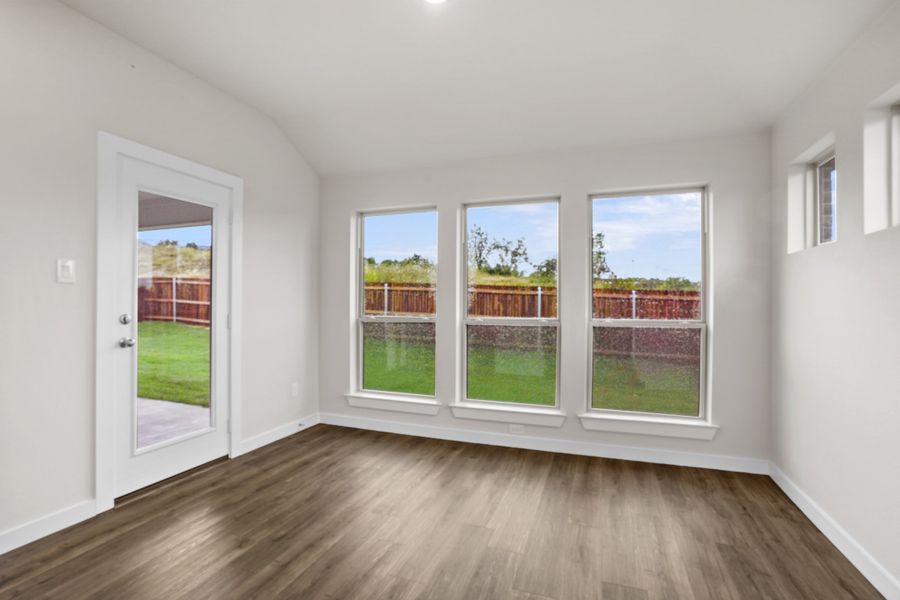 Representative unfurnished interior of a home built from the Waterford III by Cheldan Homes in Stoneview, Glen Rose (Image 23).
