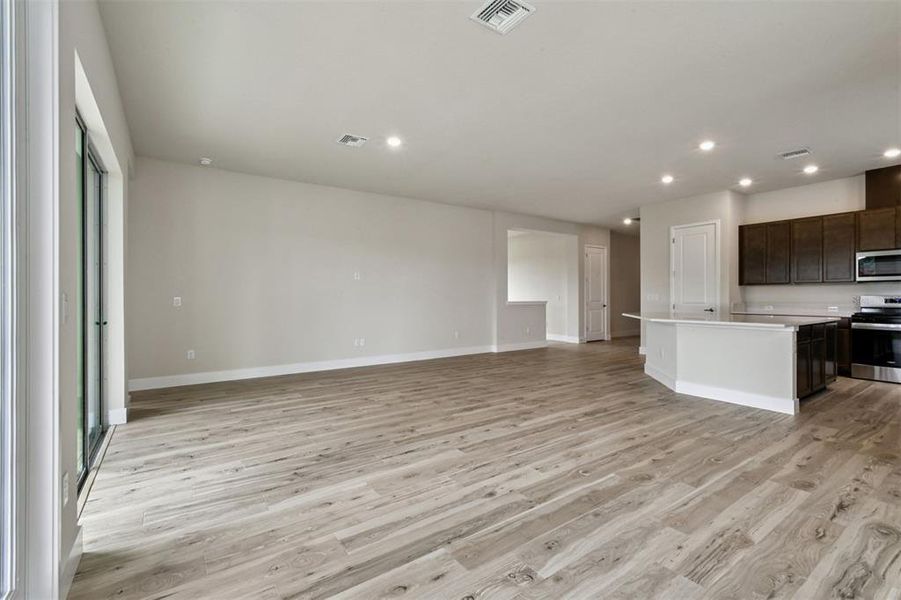 Spacious, unfurnished interior of a new home in Waterset Classic Series, Apollo Beach (Image 21).
