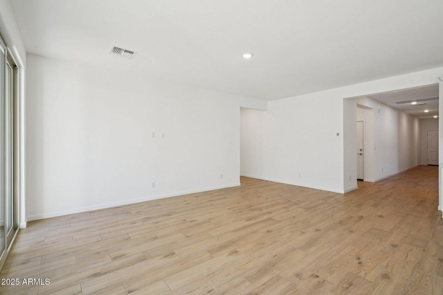 5-web-or-mls-W Mellen Ln-S0512-005