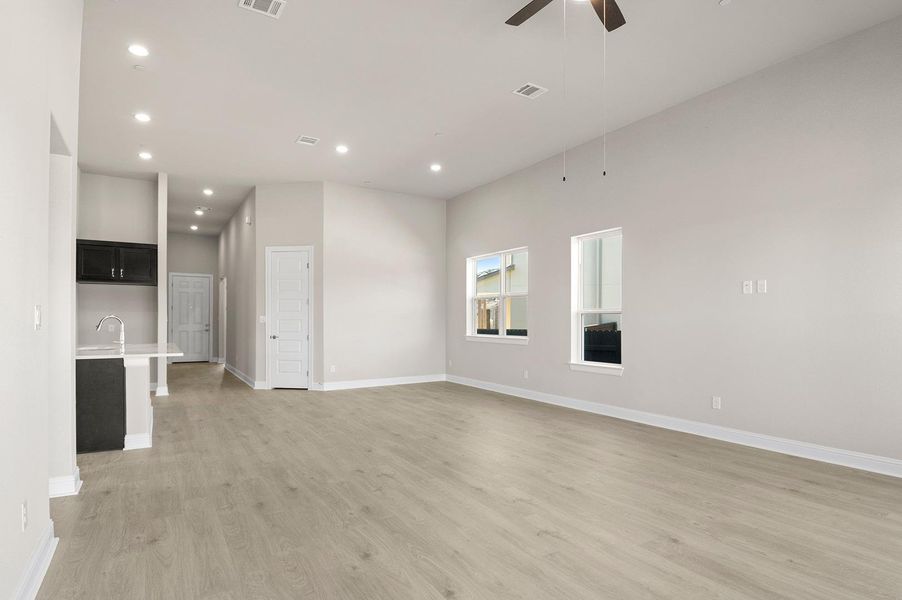 Spacious, unfurnished interior of a new home in Cross Creek, Cedar Park (Image 27).