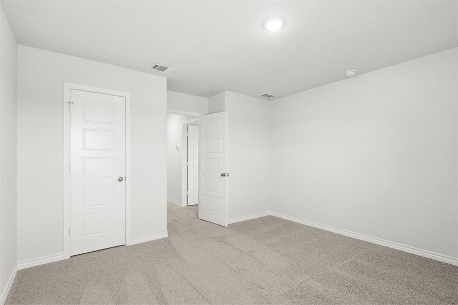 Spacious, unfurnished interior of a new home in Deer Creek, Crowley (Image 28).