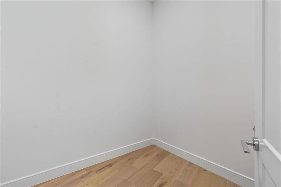 Spacious, unfurnished interior of a new home in The Dillon Buckhead, Atlanta (Image 25).