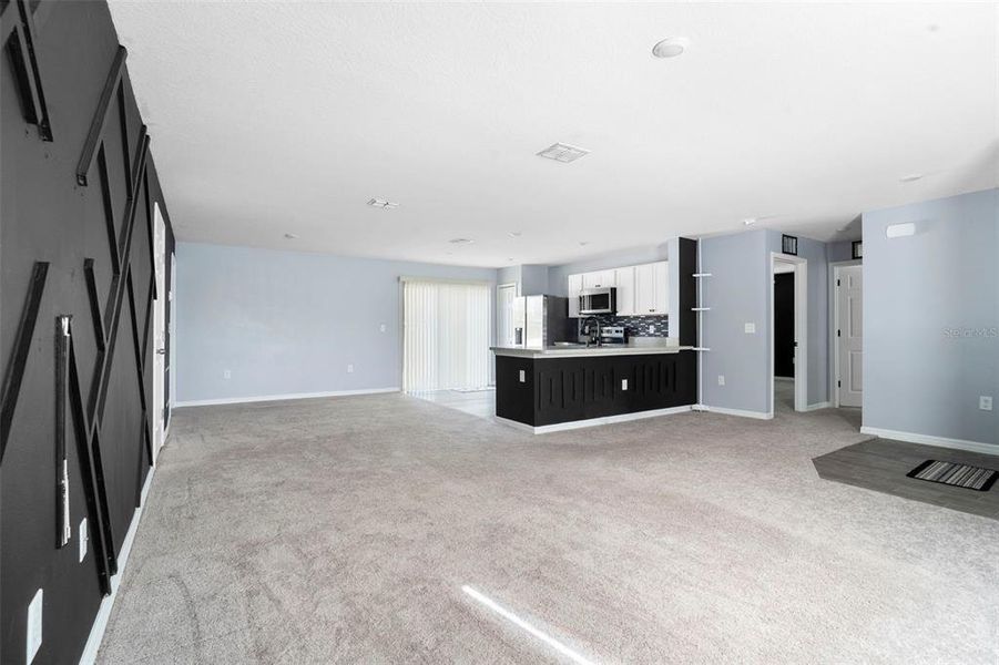 Spacious, unfurnished interior of a new home in Poinciana, Poinciana (Image 27).