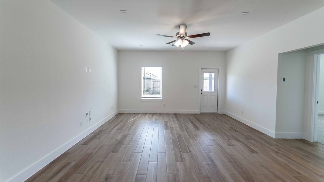 Spacious, unfurnished interior of a new home in Massey Oaks, Pearland (Image 21). Spacious, unfurnished interior of a new home in Massey Oaks, Pearland (Image 21).