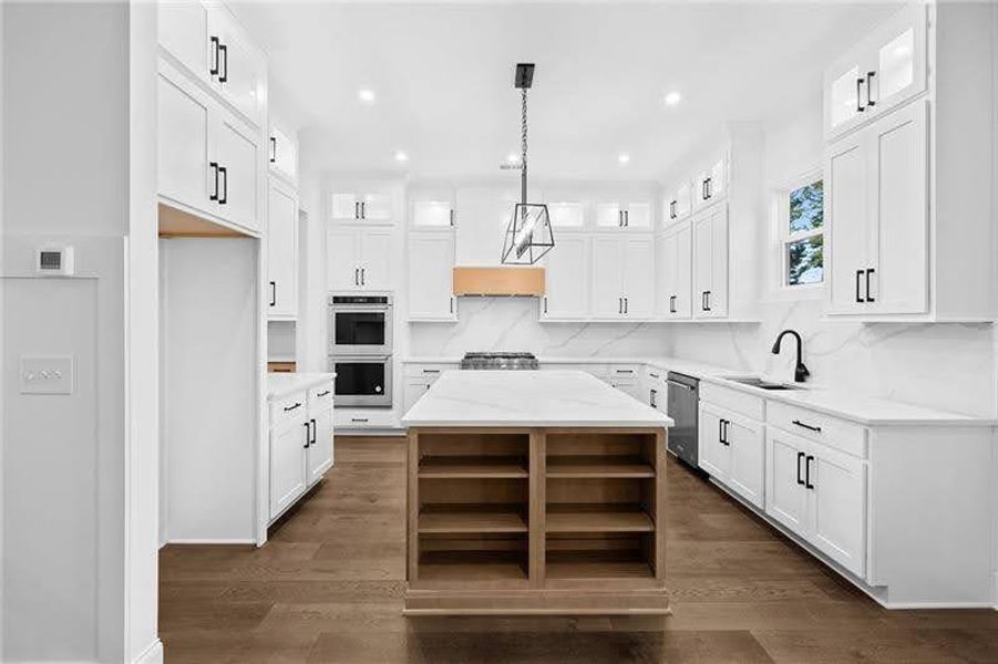 Furnished interior view inside a new home in Livingstone Park, Kennesaw (Image 6).