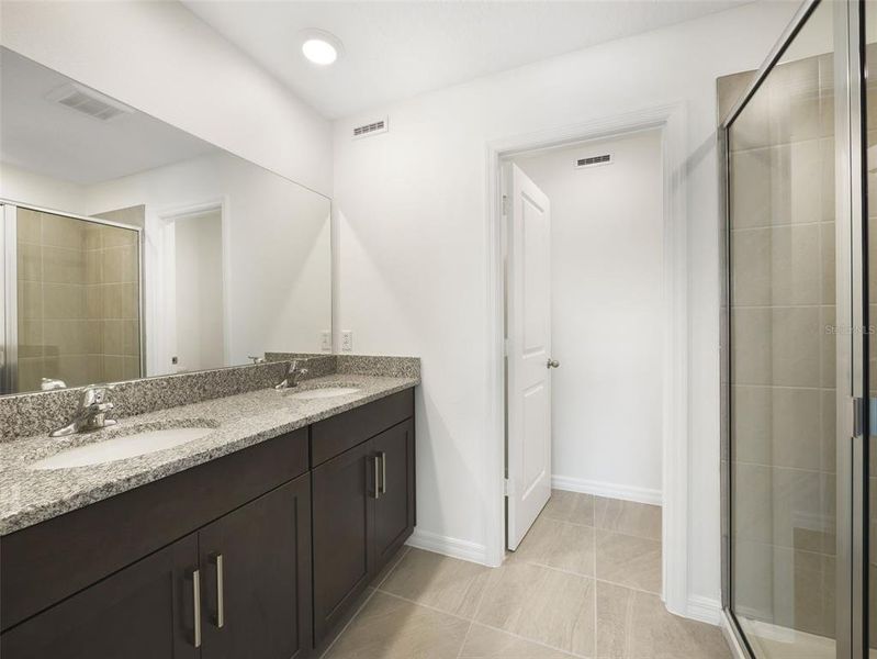 Furnished interior view inside a new home in Towns at Greenleaf, Oviedo (Image 11).