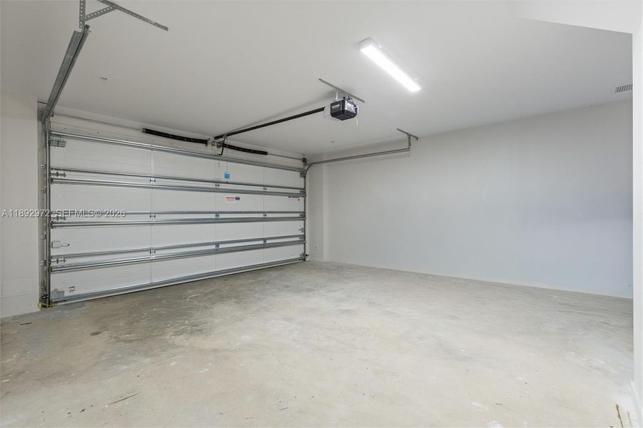 Spacious, unfurnished interior of a new home in , Miami (Image 24).