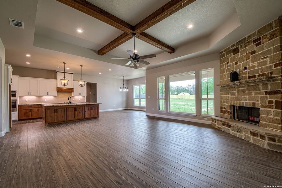 Spacious, unfurnished interior of a new home in , La Vernia (Image 20).