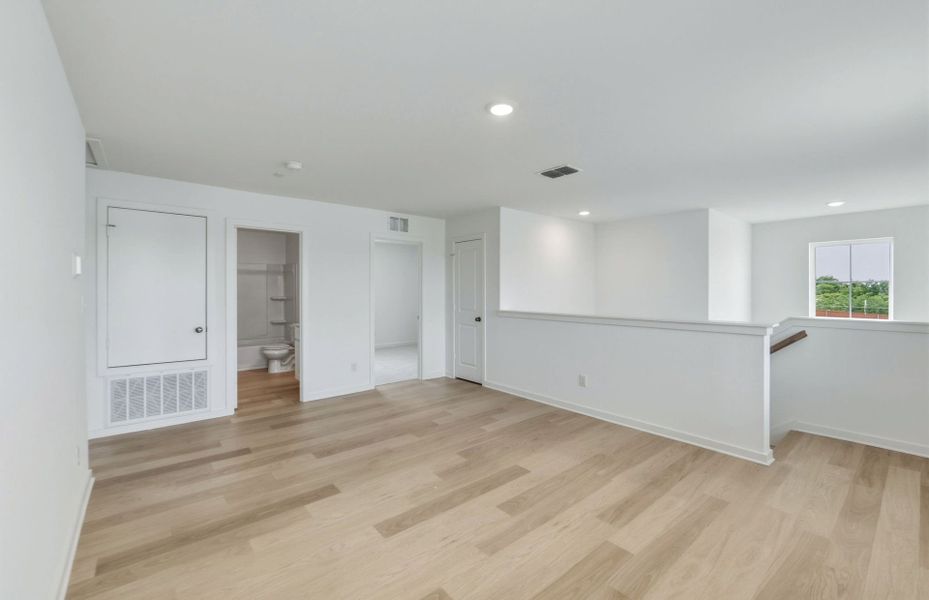 Spacious, unfurnished interior of a new home in Sunfield, Buda (Image 41). Spacious, unfurnished interior of a new home in Sunfield, Buda (Image 41).
