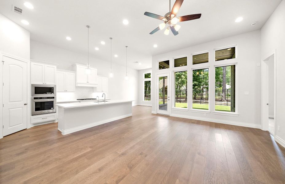 **Representative photo** **Representative photo**