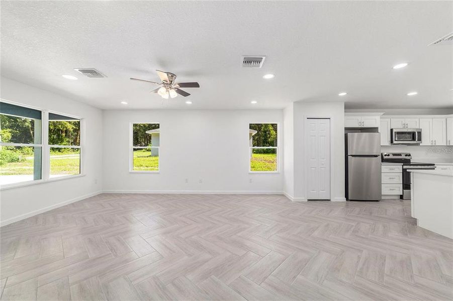 Spacious, unfurnished interior of a new home in , Summerfield (Image 4).