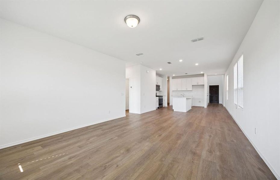 Open concept throughout main living areas Open concept throughout main living areas