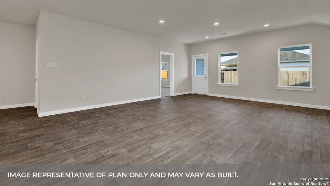 Spacious, unfurnished interior of a new home in Trace, San Marcos (Image 12).