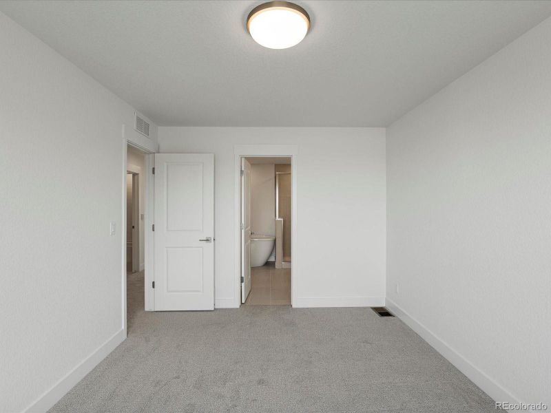 Spacious, unfurnished interior of a new home in Ascent at Inverness, Englewood (Image 23).