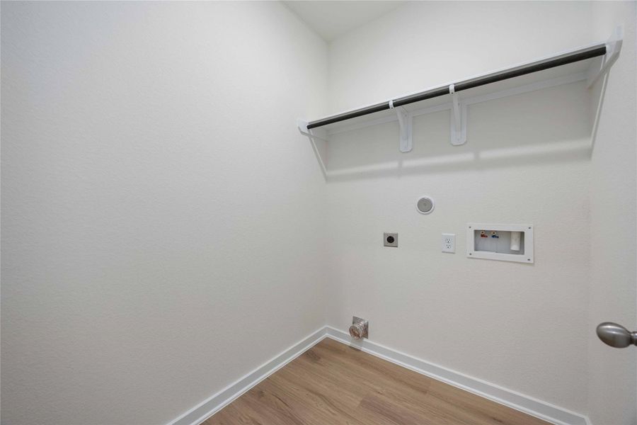 Spacious, unfurnished interior of a new home in Lexington Heights, Willis (Image 23).