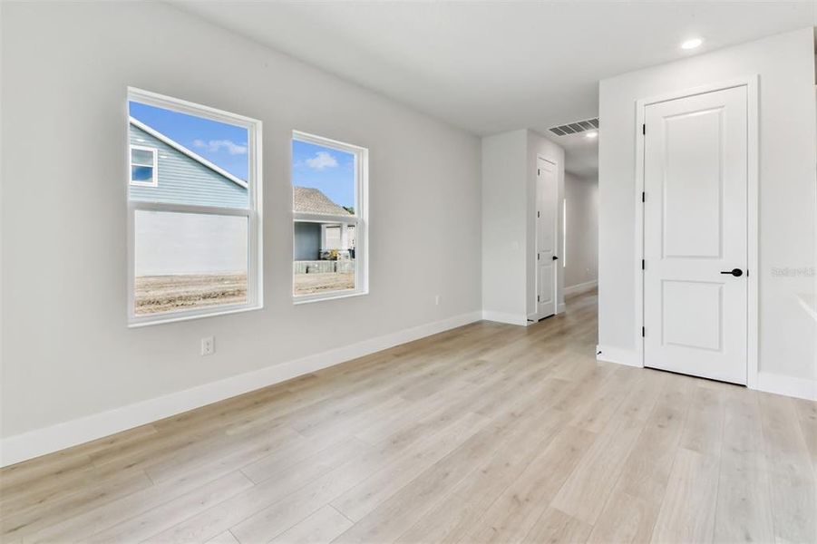 Spacious, unfurnished interior of a new home in Chapel Crossings - Garden Series, Wesley Chapel (Image 16).