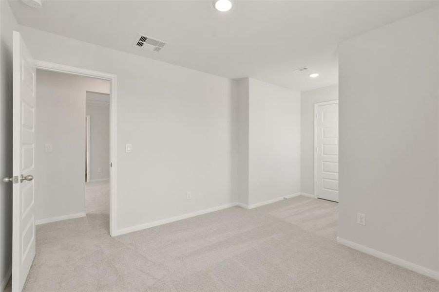 Spacious, unfurnished interior of a new home in Lakes at Black Oak, Magnolia (Image 38).