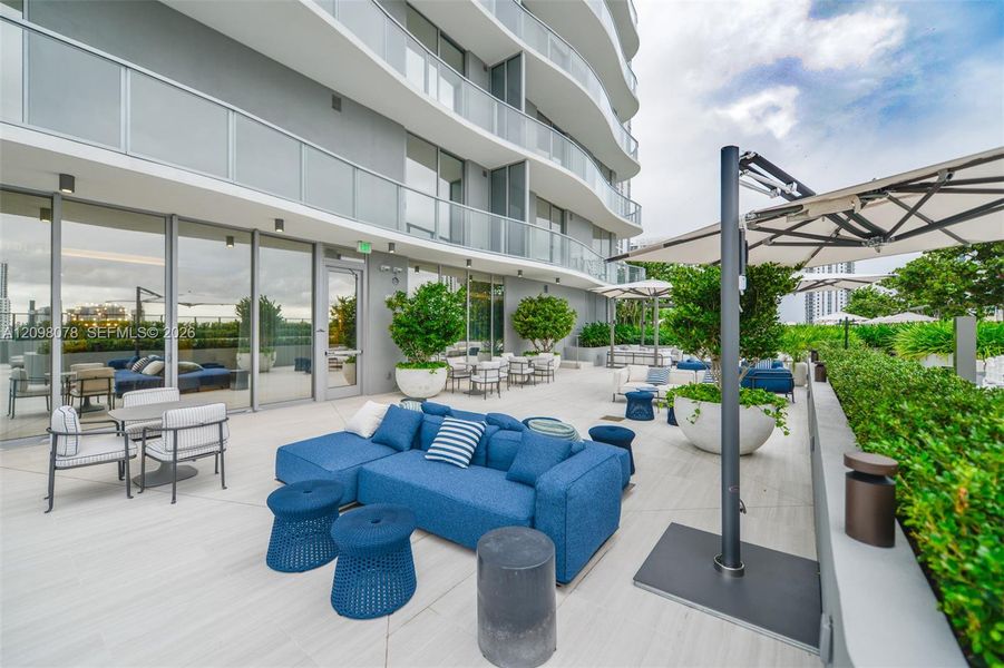 Condo located in Miami, FL showcasing its design and architecture (Image 21).