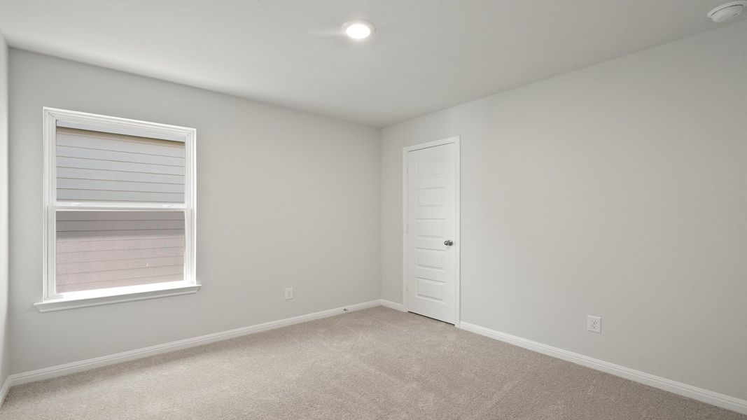 Spacious, unfurnished interior of a new home in Timber Creek, San Antonio (Image 11).