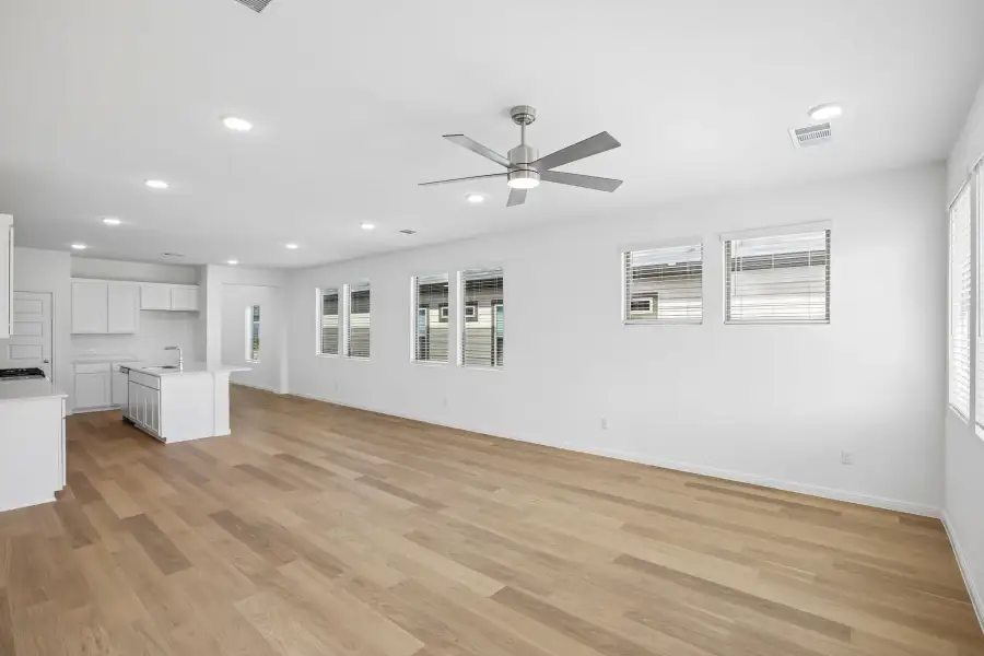Spacious, unfurnished interior of a new home in Trinity Ranch, Elgin (Image 23).