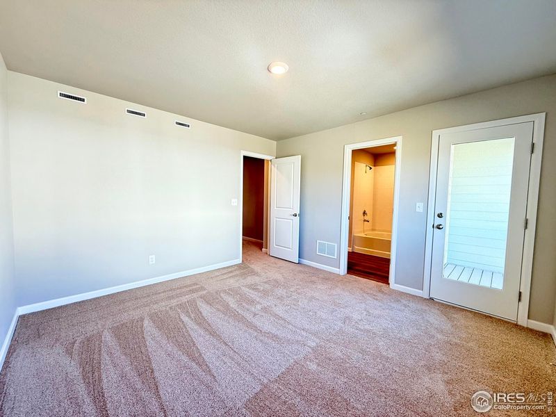 Spacious, unfurnished interior of a new home in Johnstown Village, Johnstown (Image 16).