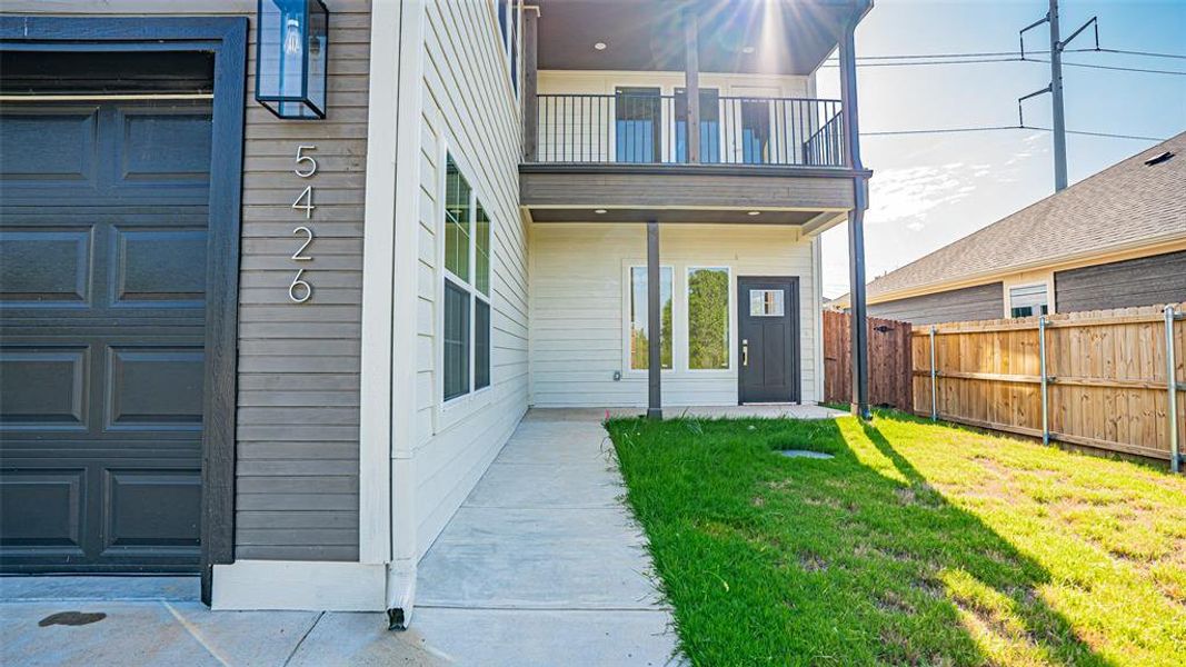 Front exterior of a new home in , Granbury, TX, highlighting curb appeal (Image 25). Front exterior of a new home in , Granbury, TX, highlighting curb appeal (Image 25).