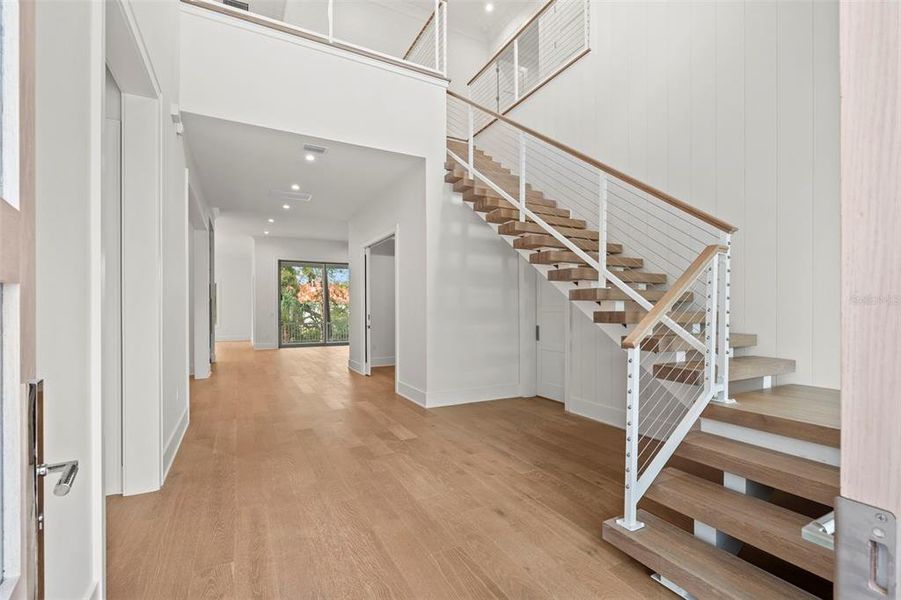 Spacious, unfurnished interior of a new home in , Tampa (Image 55).