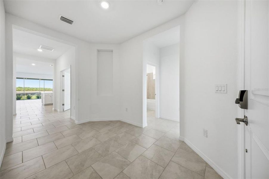 Spacious, unfurnished interior of a new home in Rye Ranch, Parrish (Image 15).