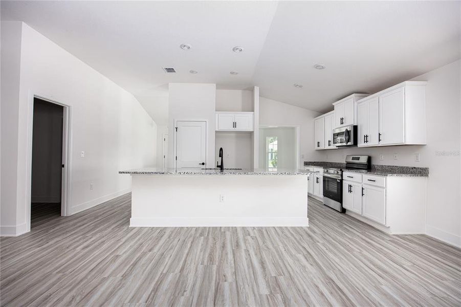 Furnished interior view inside a new home in Kirkland Farms, Alachua (Image 6).