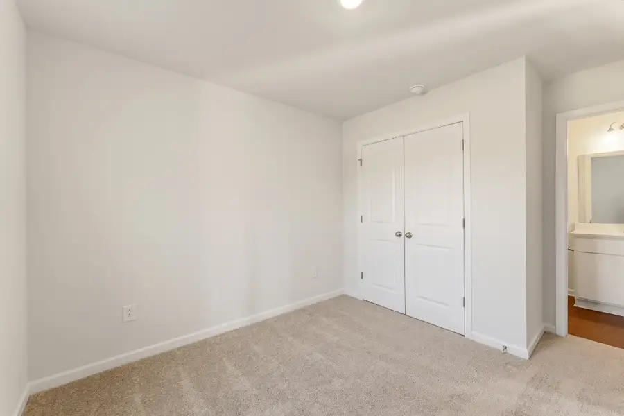 Spacious, unfurnished interior of a new home in Evergreen, Spartanburg (Image 16).