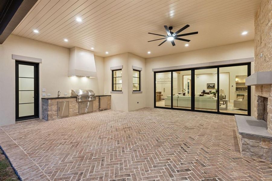 Spacious, unfurnished interior of a new home in , Dallas (Image 18). Spacious, unfurnished interior of a new home in , Dallas (Image 18).