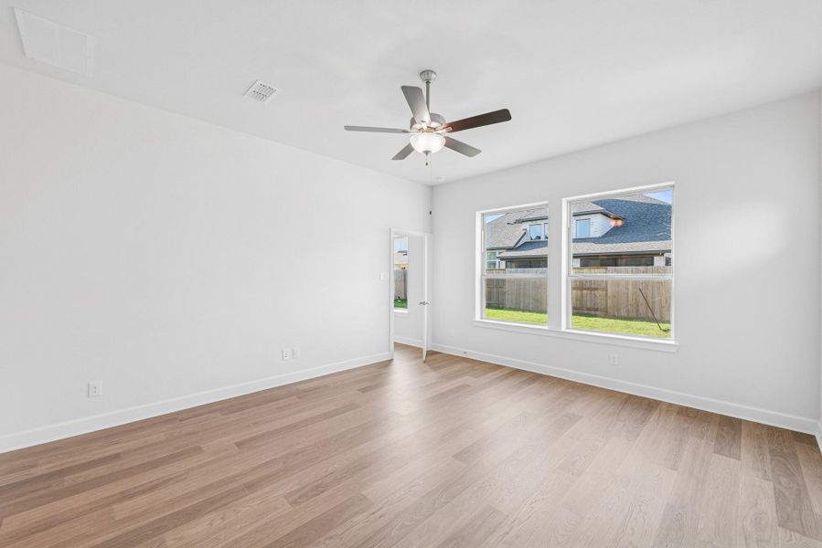 Spacious, unfurnished interior of a new home in Meridiana 55' Homesites, Manvel (Image 27). Spacious, unfurnished interior of a new home in Meridiana 55' Homesites, Manvel (Image 27).