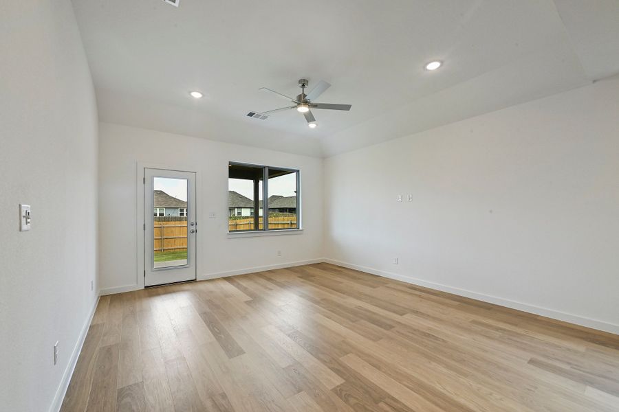 Spacious, unfurnished interior of a new home in Prairie Winds, Hutto (Image 18).