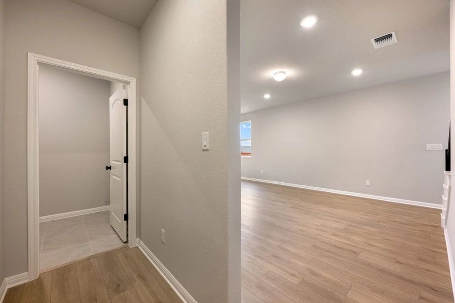 Spacious, unfurnished interior of a new home in Berry Creek Highlands, Georgetown (Image 37).