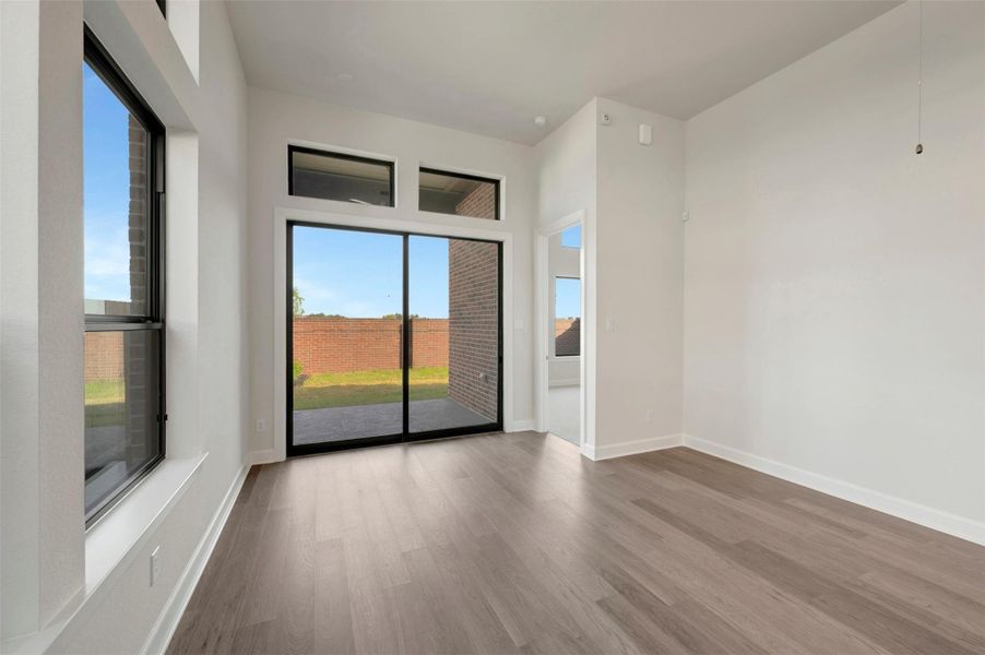Spacious, unfurnished interior of a new home in Sienna - Grove Collection, Missouri City (Image 18).