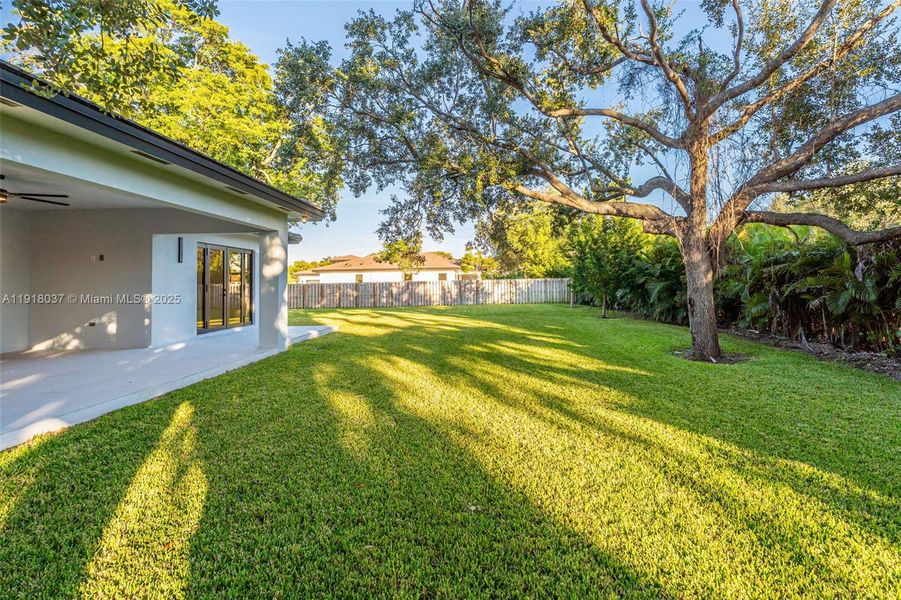 Exterior details and patio area of a home in , Cutler Bay (Image 47).