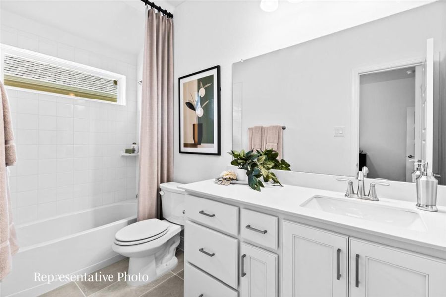 Furnished interior view inside a new home in River Ranch, Van Alstyne (Image 17).