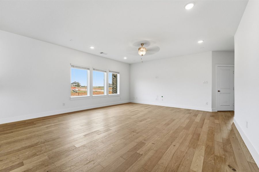Spacious, unfurnished interior of a new home in Saddlebrook Estates, Waxahachie (Image 23). Spacious, unfurnished interior of a new home in Saddlebrook Estates, Waxahachie (Image 23).