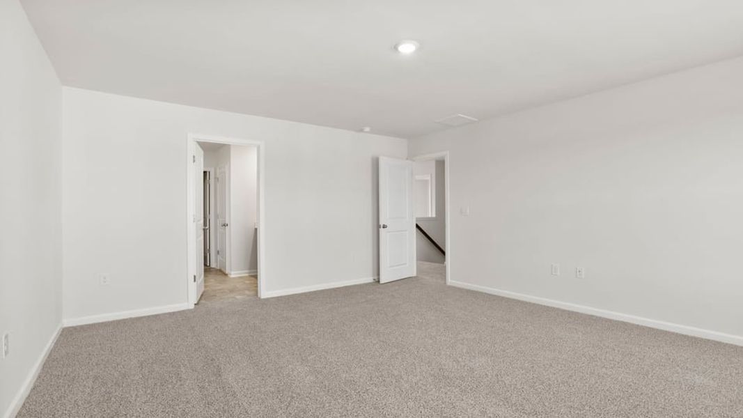 Spacious, unfurnished interior of a new home in Durbin Meadows Traditions, Fountain Inn (Image 31).