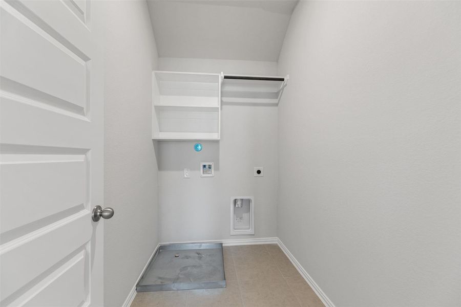 Spacious, unfurnished interior of a new home in Park at Eldridge, Sugar Land (Image 27). Spacious, unfurnished interior of a new home in Park at Eldridge, Sugar Land (Image 27).