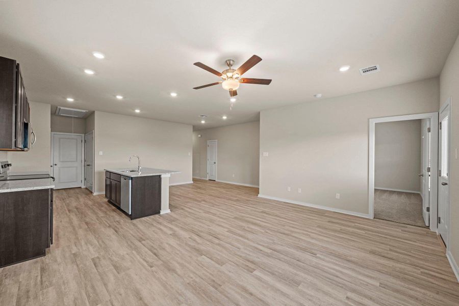 From Casual Dining to Kitchen & Family Room From Casual Dining to Kitchen & Family Room