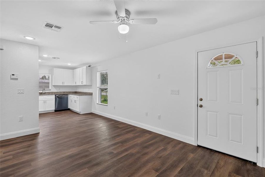 Spacious, unfurnished interior of a new home in , Auburndale (Image 14).