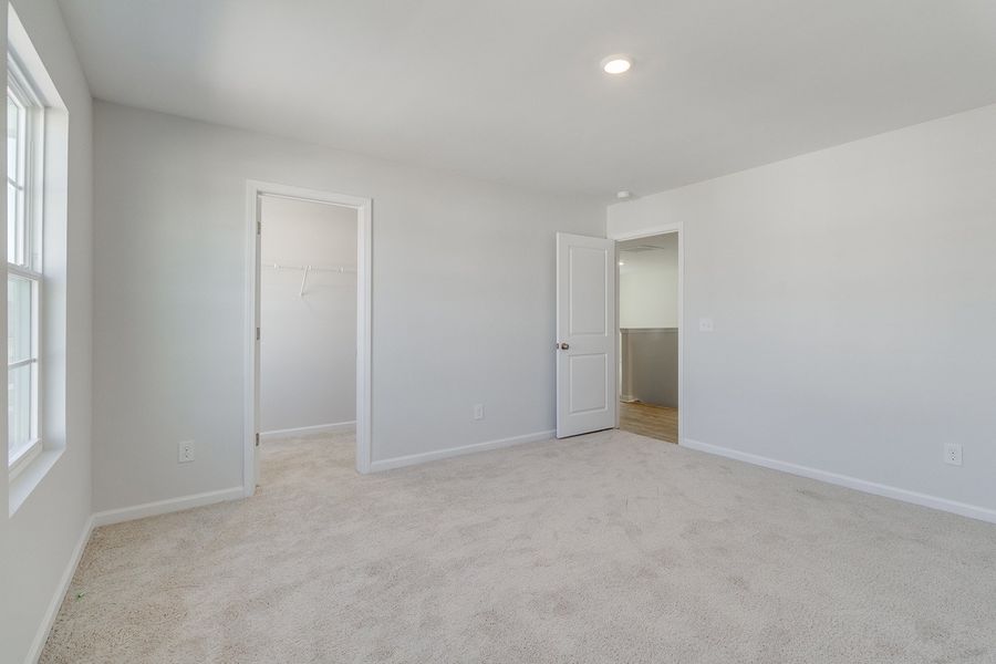 Spacious, unfurnished interior of a new home in Ellington, Elgin (Image 33).