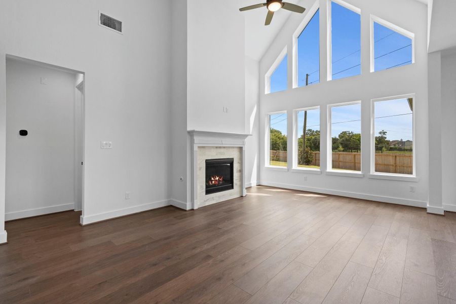 Spacious, unfurnished interior of a new home in Sienna Village of Anderson Springs 50', Missouri City (Image 14).