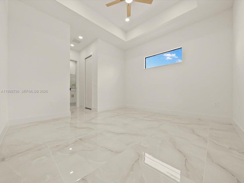 Spacious, unfurnished interior of a new home in , Lehigh Acres (Image 16).