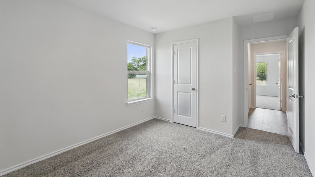Spacious, unfurnished interior of a new home in Saddlebrook, Waxahachie (Image 15).