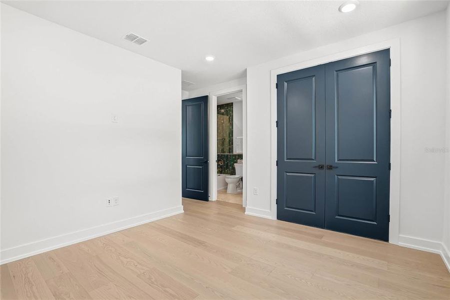 Spacious, unfurnished interior of a new home in , Tampa (Image 22).