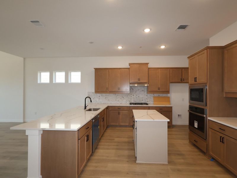 Furnished interior view inside a new home in Edgewood, Leander (Image 4).