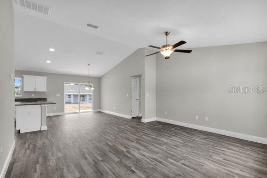 Spacious, unfurnished interior of a new home in , Ocala (Image 14).